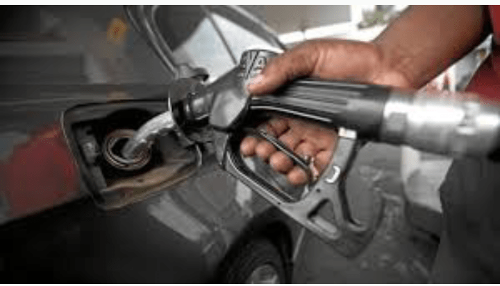 FG Reduces Petrol Pump Price To N121.50 Per Litre