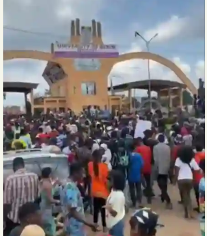 ASUU Strike Protest Rocks UNIBEN (Video, Photos)