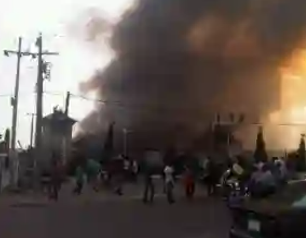 Fire razes popular Bodija market in Ibadan(pictures, video)