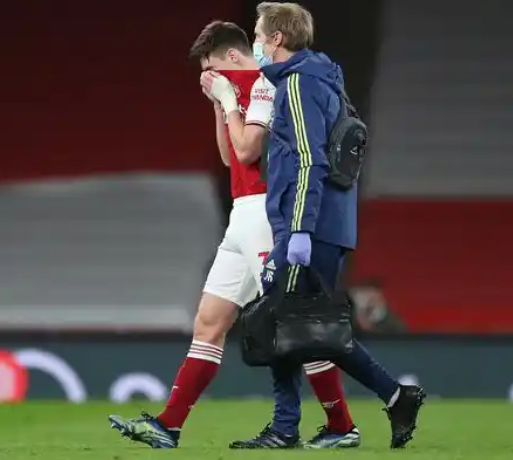 Bad News For Arsenal as doctor reveals star player suffered knee injury after ‘walking out the shower’