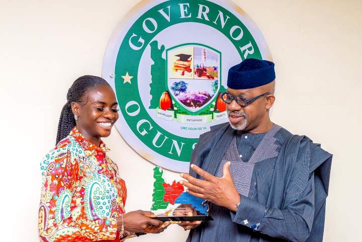 Ogun state government gifts Tobi Amusan N5m and a house