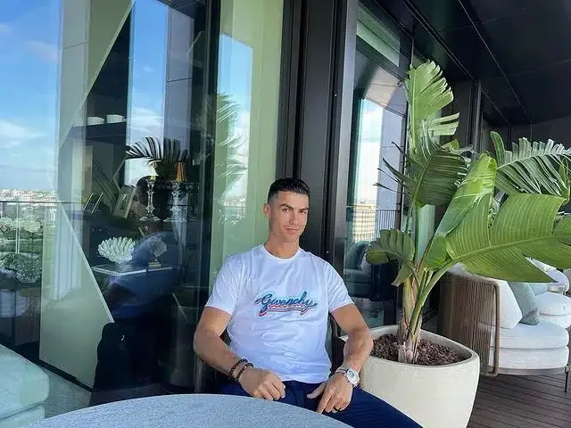 “Afrobeats to the world” – Awe as Ronaldo and his kids dance to Rema’s hit song (Video)